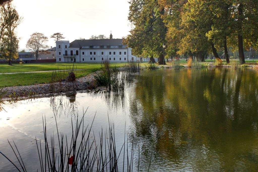 Chateau Appony المظهر الخارجي الصورة
